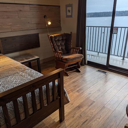 Above Tide Motel Campbell River Exterior photo