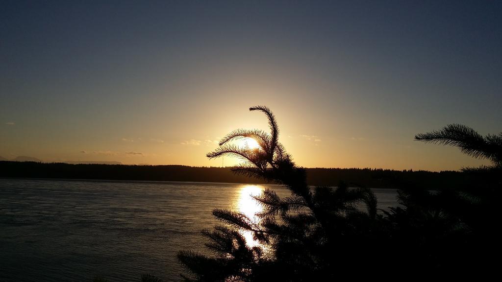 Above Tide Motel Campbell River Room photo